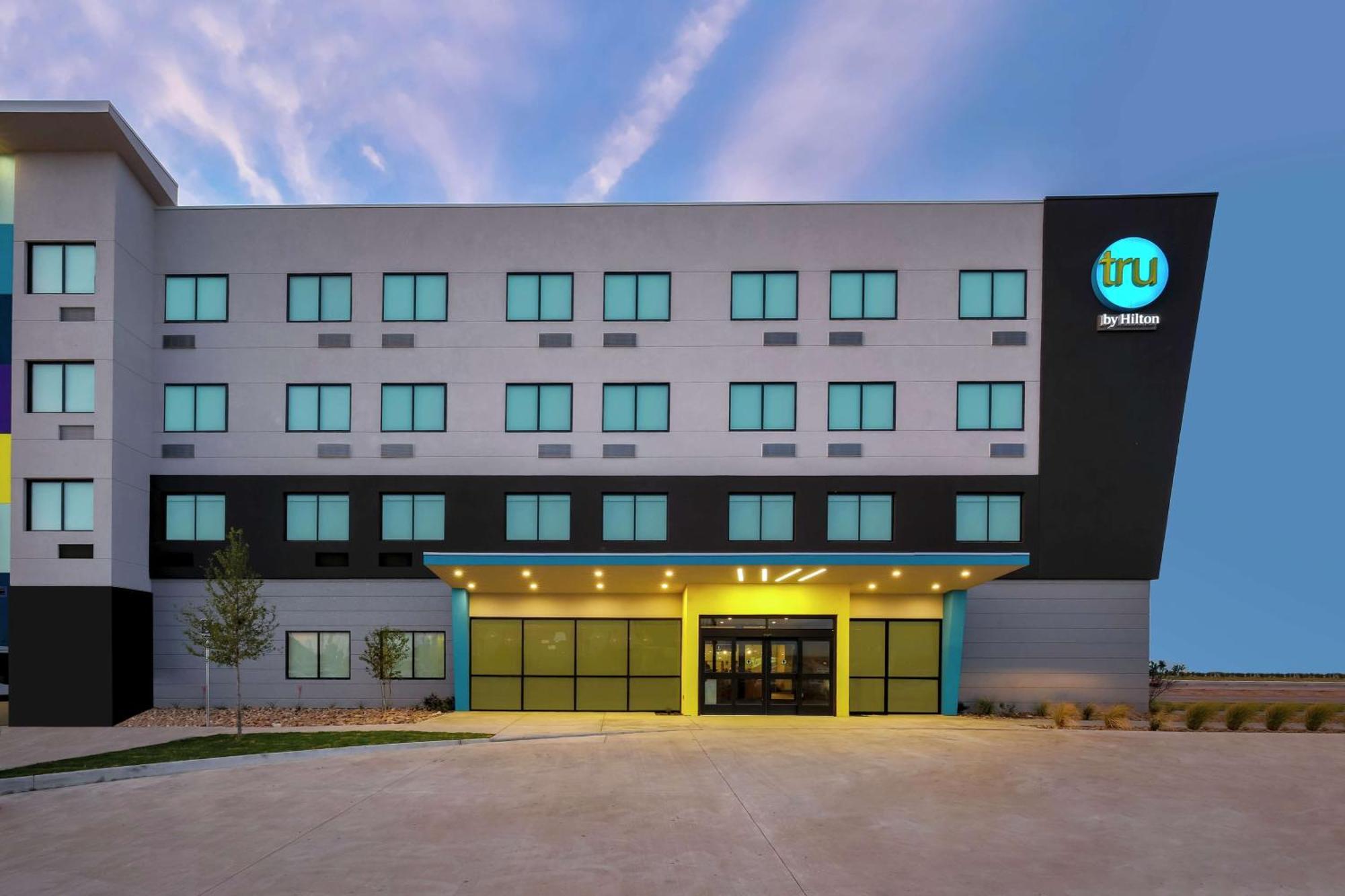 Tru By Hilton West Hotel